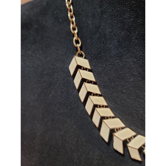 Women Gold Tone Chevron Statement Necklace With Adjustable Chain Elegant Jewelry - Picture 5 of 6